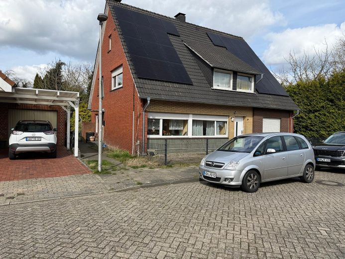 Vielseitiges Zweifamilienhaus zum Kauf - Ideal für Familien – Foto 2