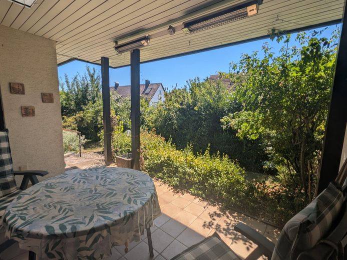 Einfamilienhaus mit Einliegerwohnung und idyllischem Garten in toller Lage, provisionsfrei – Freisitz