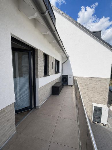 2023 yapımı dubleks · bağımsız ev girişi · balkon · 3 oda · mobilyalı mümkün – Fotoğraf 10