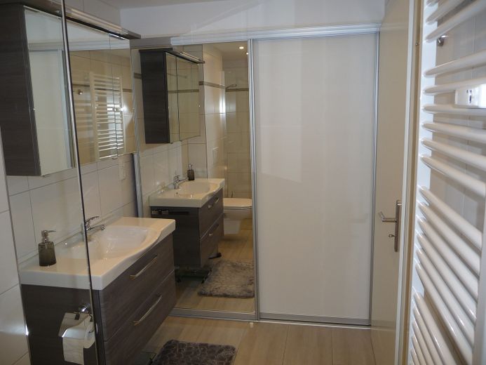 Fine small apartment in Hösbach near Aschaffenburg – DU / WC mit Schrankbereich
