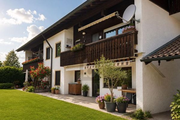SCHÖNES ZUHAUSE MIT SONNENTERRASSE & GARTEN