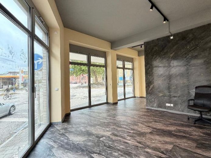 Gewerbefläche, Ein- u. Ausfallstraße, Kreuzung, Neubau, Räume veränderbar...WFM Immobilien GmbH – Foto 1