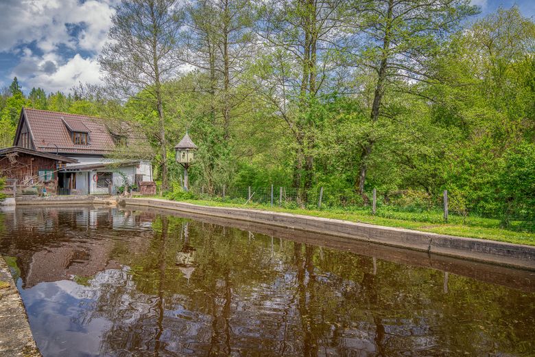 Historische Wassermühle am Lüßbach – einzigartiges Refugium auf 2.678 m² bei Berg – Mühlbach