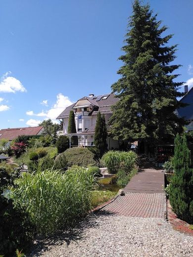 Blick v. Garten zu OG u.Balkon