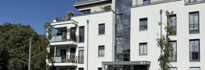 Nur 100 m vom Meer entfernt - Stilvolle 3 ZKB Wohnung mit Marken EBK u. TG Stellplatz