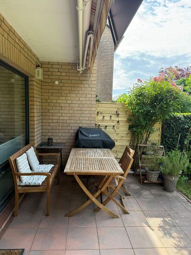 Gerenoveerde eindwoning met kelder en verbouwde zolder – Terasse