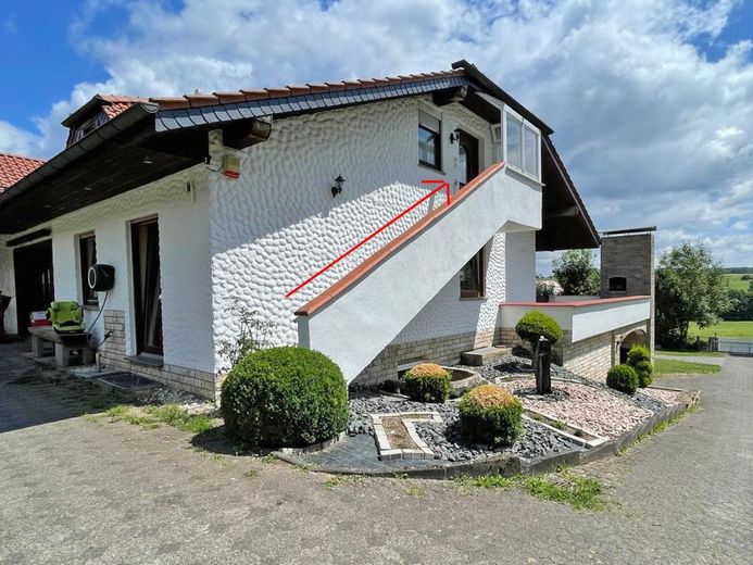 Osthessen, Landkreis Fulda, 36154 Hosenfeld, grosses Wohnhaus mit Pferdestall zu verkaufen – 2601 Osthessen, Landkreis Fulda, 36154 Hosenfeld, grosses Wohnhaus mit Einliegerwohnung + Pferdestall zu verkaufen
