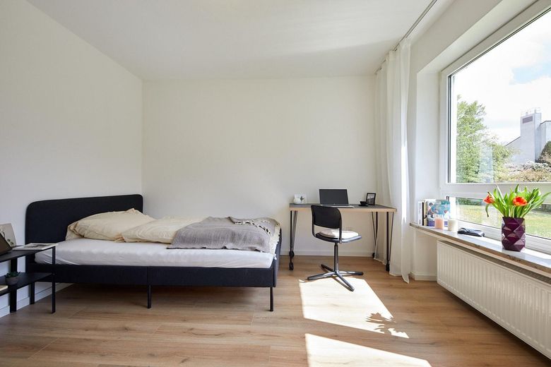 Vollvermietete 4-Zimmer-WG-Wohnung in Obermenzing, saniert und möbliert – Zimmer 1