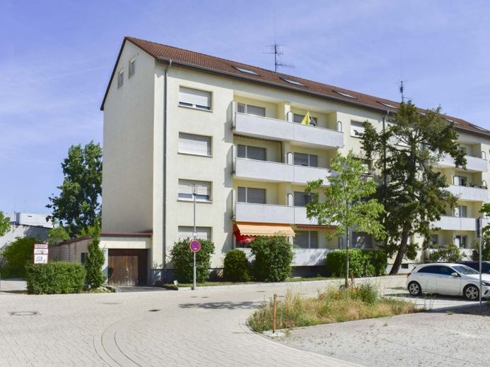 Twee appartementsgebouwen met ontwikkelingspotentieel op een centrale locatie in Schwetzingen – Foto 1
