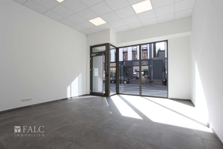 Große Fenster, große Chancen: Ihr neues Geschäft in Stolberg! – Ladenfläche
