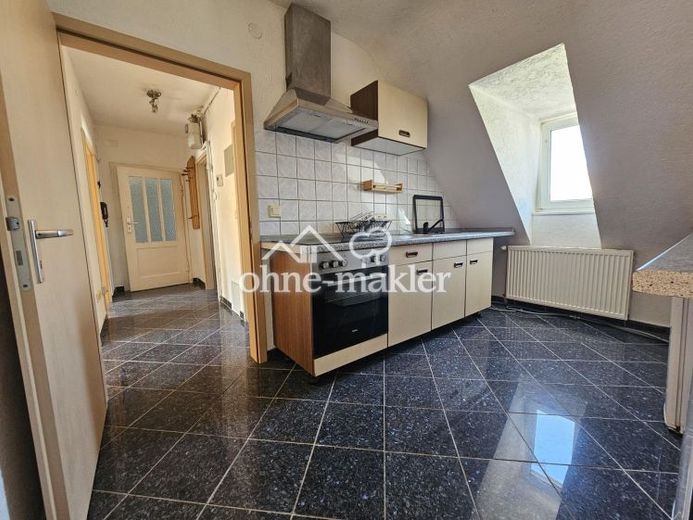 Top-Anbindung & WG-geeignet: Helle 2.5-Zi-DG-Wohnung mit EBK in Stgt-Bad Cannstatt – Foto 1