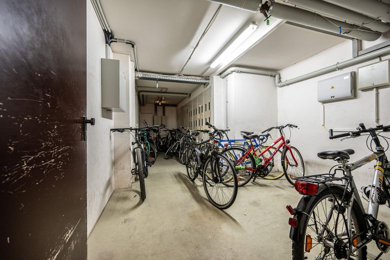 Lichtdurchfluteter Wohnkomfort in Uni-Bestlage – 90 m² mit 3 Balkonen & TG-Stellplatz – Fahrradkeller
