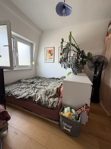 Top Gepflegtes MFH mit Rendite – Zimmer im 2.OG
