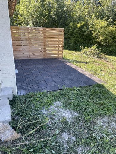 Appartamento con 4 locali al 1° piano, giardino e terrazza, nuova costruzione di 103 m2 a Fridolfing, canone di locazione senza spese 1150€ – Garten