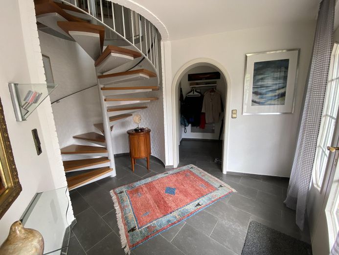 Freistehendes, individuelles  Architektenhaus mit separat gelegener Einliegerwohnung – Flurbereich EG