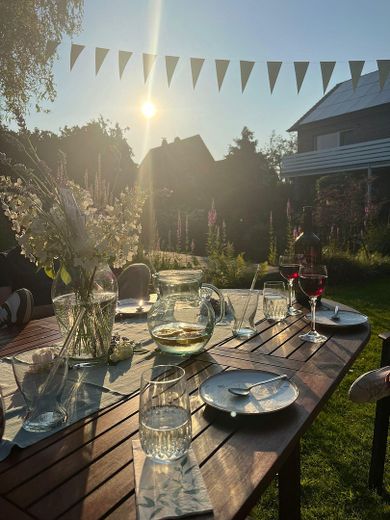 Perfektes Familiendomizil: Zentral wohnen, am Waldrand leben - provisionsfrei – Abendsonne