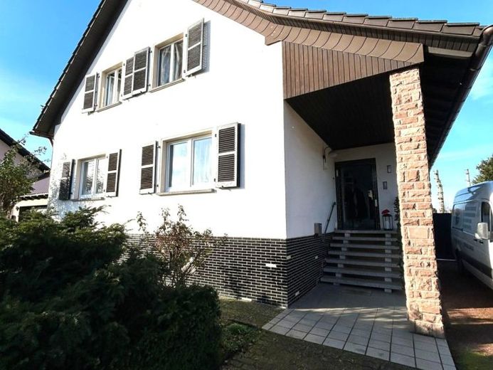 Spacious detached house for rent in a quiet location in Neuforweiler! – Photo 1
