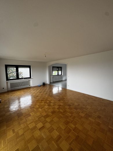 Modernes und stilvolles Wohnen in Bendorf: Helle 2,5-Zimmer-Erdgeschosswohnung – Wohnzimmer