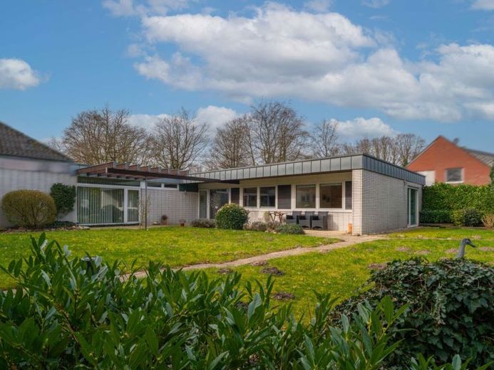 Emmerich: Freistehender Bungalow mit großem Garten oder möglichem zusätzlichem Baugrundstück – फोटो 1