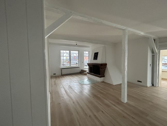 Schlutuper Kirchstraße, Beste Lage, weitläufige Wohnung mit Charme – Foto 6