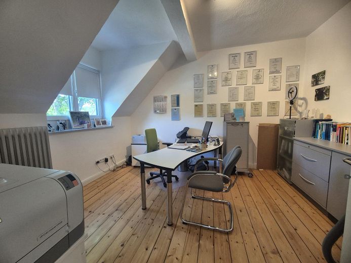 Elegante casa bifamiliare ristrutturata con terreno edificabile urbanizzato a Diemelsee-Adorf – Schlafzimmer/Büro 1. OG