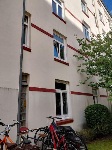 Sans commission pour l’acheteur ! Charmant appartement calme de 2 pièces au cœur de Winterhude – vom Innenhof