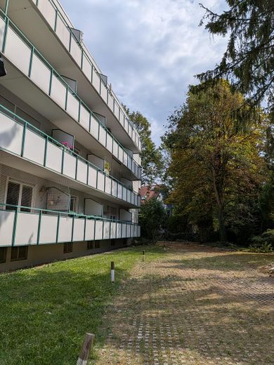 3-pokojowe mieszkanie w Alt-Moosach, 3 minuty do U3, wśród zieleni i z dużą ilością słońca. Bez prowizji! – Grünfläche (West)