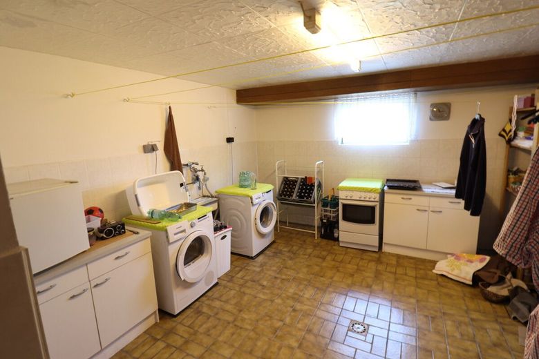 Modernisiertes Ein-/Zweifamilienhaus mit Fernwärmeanschluss in ruhiger Sackgassenlage – HWR