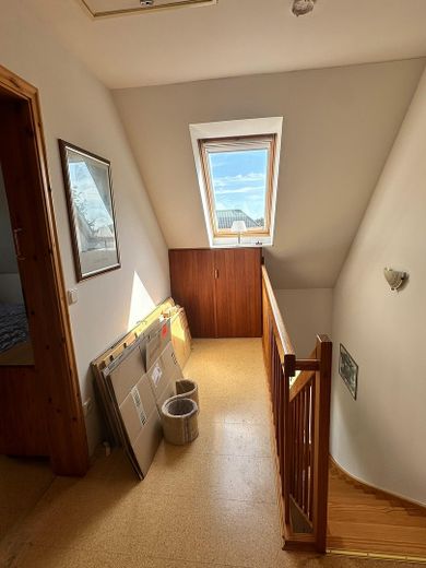 Ruhiges, sonniges & energieeffizientes Einfamilienhaus direkt „hinter’m Deich“ nahe Büsum – Flur OG