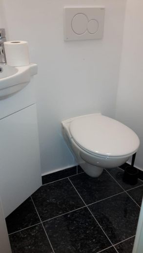 KENTSEL KONFORLU MİMARİ 127 qm, S-Bahn ve Main yakınında, sakin ve engelsiz – Gäste WC 