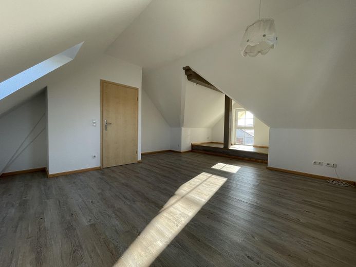 Helle 4-ZKB-Maisonette mit Balkon & Garten – ruhig wohnen in Zusmarshausen-Wollbach - PROVISIONSFREI – Schlafzimmer