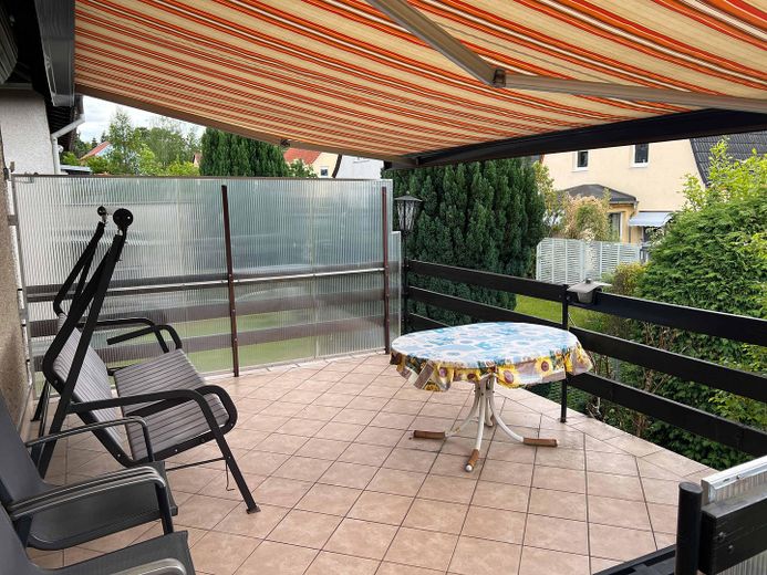 Einfamilienhaus in attraktiver Lage von Berlin-Hohenschönhausen – Terrasse mit elektr. Markise 