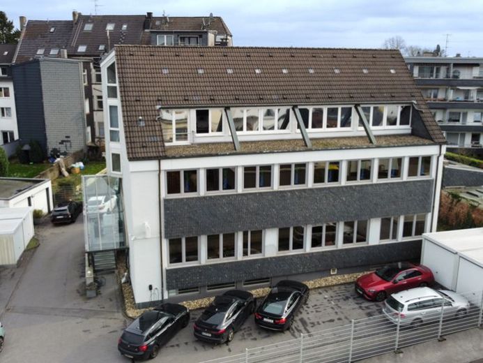 BESTENS vermietetes BÜROHAUS 
in RUHIGER aber ZENTRALER LAGE von SOLINGEN – Foto 1