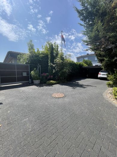 Hof und Carport