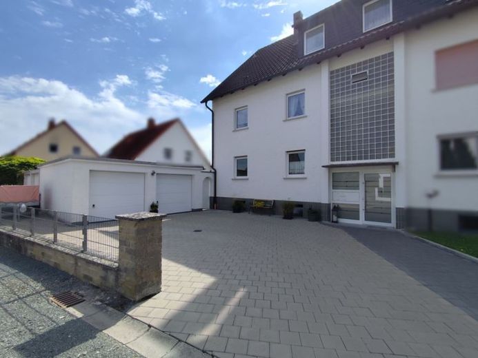 Traumhafte Dachgeschoss-Wohnung: Ruhiges Wohnen mit Garten & Garage in Kulmbach – Foto 1
