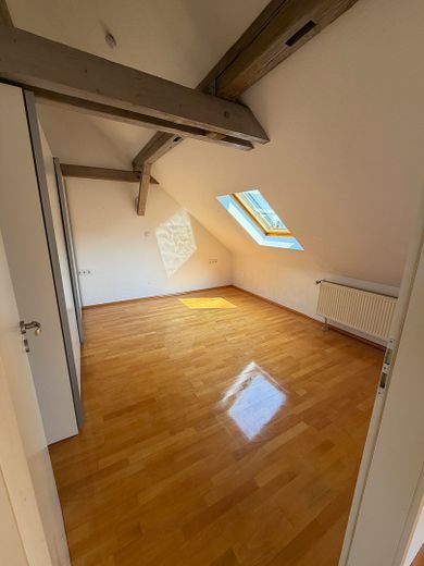 Vivir abierto en el Kurpark – ático luminoso de 2,5 habitaciones con carácter loft – Schlafzimmer