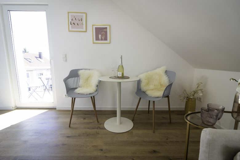*Provisionsfrei**Neuwertig**Balkon**Klimaanlage**Dachgeschosswohnung 2. Obergeschoss Niederwerrn* – Essen