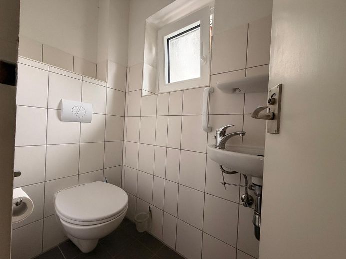 Reihenhaus mit Garten & Dachausbau-Potenzial – 4 Zimmer, provisionsfrei | Goslar - Georgenberg – Toilette