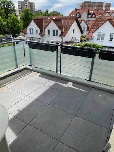 Moderne 4 Zimmer Whg. im 2. OG mit großem Balkon – Balkon