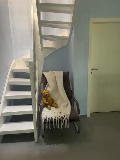 Repräsentative Premium-Villa auf 2.300 qm Parkgrundstück in bester Lage von Glienicke – Treppe zum Spitzboden