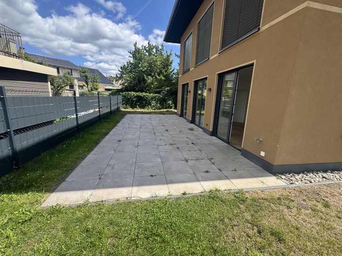 Traumhafte 4 Raumwohnung mit großem Garten in einer Villa – Foto 3