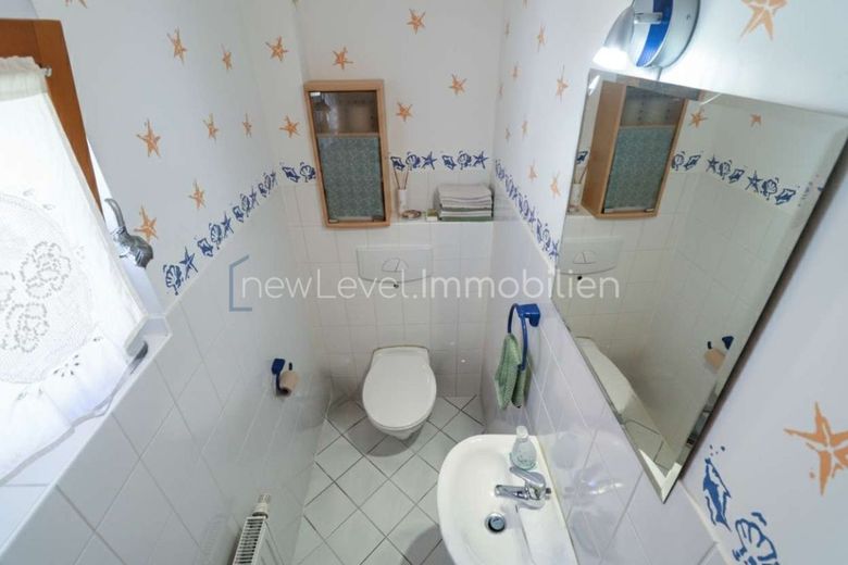 Ein liebevolles Zuhause mit Garten in ruhiger Lage in Laaber – WC