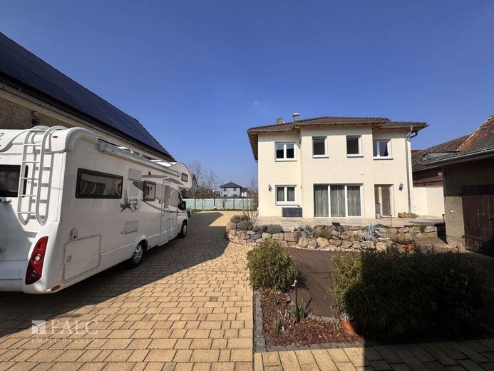 Energieeffizienzhaus A+ mit großem Grundstück, Privatsphäre und viel Natur - provisionsfrei! – Hofbereich