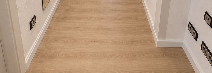 Frisch renovierte 3 Zimmer Wohnung Dachgeschoss nahe Stadtpark zur Erholung für Familen und Paare – Flur