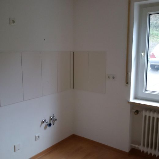 Freshly renovated 2-room apartment with kitchen and bathroom in Augsburg-Göggingen – Küche (Muster)