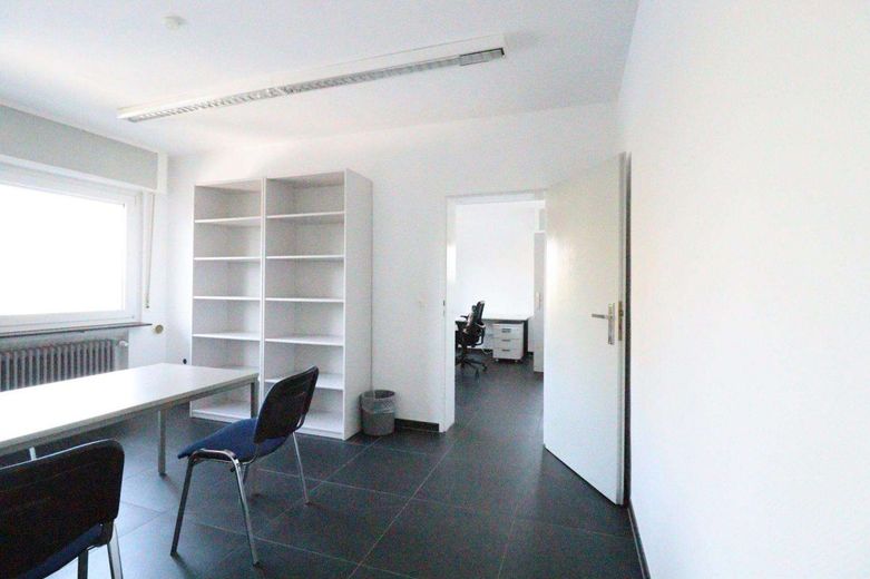 WRS Immobilien - Erlensee - kleine Bürofläche in zentraler Lage - mit Balkon und Duschbad – Raum 2 - Bild 2