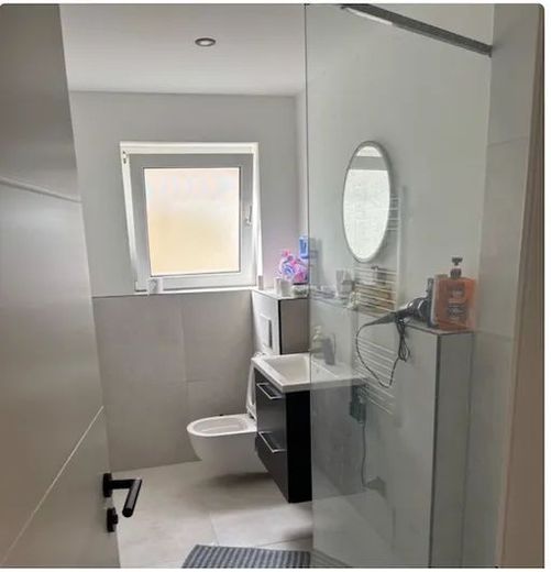 Attraktive 4er-WG mit 3 freien Zimmern - Pachemstraße 9 WE 4 / Zimmer 3 – Badezimmer