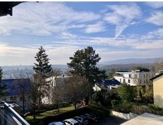 Blick vom Balkon zum Taunus