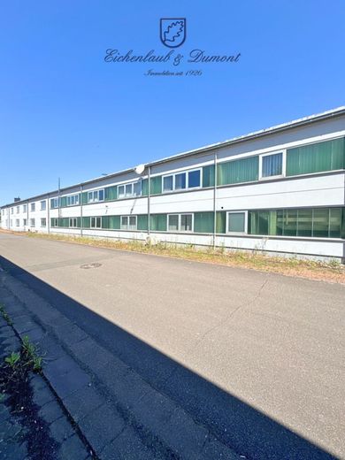 Industriehallen + Freiflächen mit Top-Anbindung für Logistik, etc. – Seitenansicht