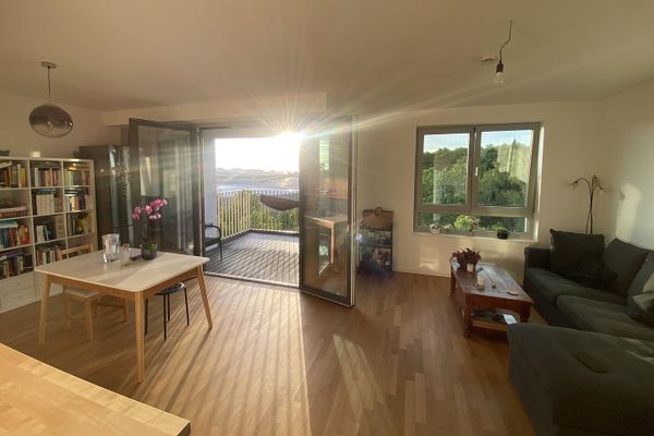 Luksusowa, pełna światła oaza z 4 pokojami, 106 m² | 2022 | panoramiczny widok | 4. piętro + winda | 2 łazienki | 2 balkony | umeblowana kuchnia | garaż podziemny